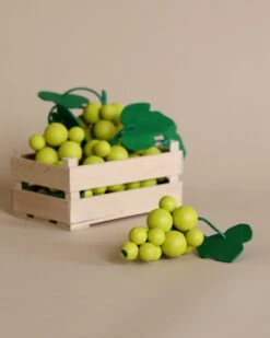 Erzi Green Grapes Pretend Food