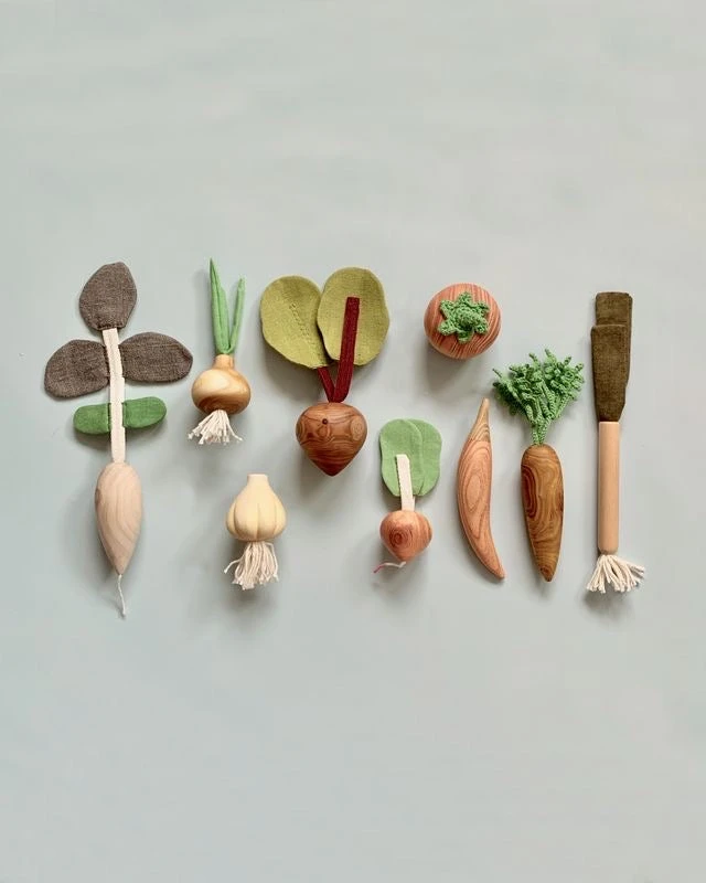 10 Piece Handmade Wooden Vegetable Set - Image 3